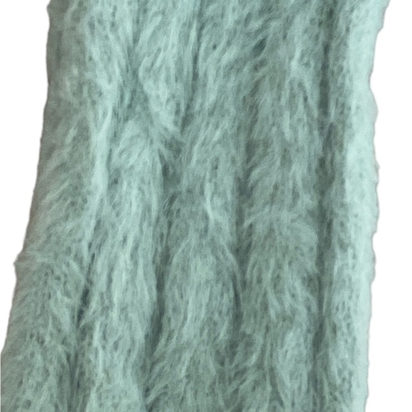 Its our time super soft fluffy sweater v-neck size medium - Picture 2 of 2